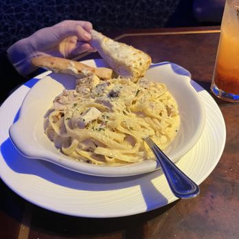 Downtown Aquarium - Chicken Alfredo - Seafood Near Me - Houston, Texas Downtown Aquarium - Chicken Alfredo - Seafood Near Me - Houston, Texas