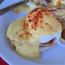 Eggs benedict
