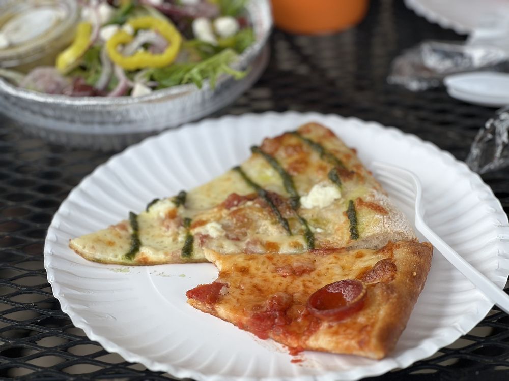 Food from Cruze Farm Pizza Barn