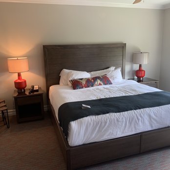 Minerals Hotel - King size bed baby! - Hotels Near Me - Vernon, New Jersey