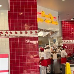 In-N-Out Burger - Busy