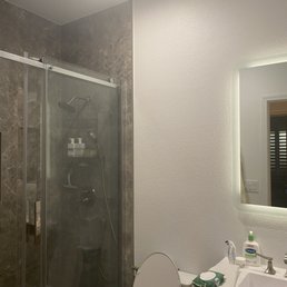 Hallway Bathroom ! Hallway Bathroom !