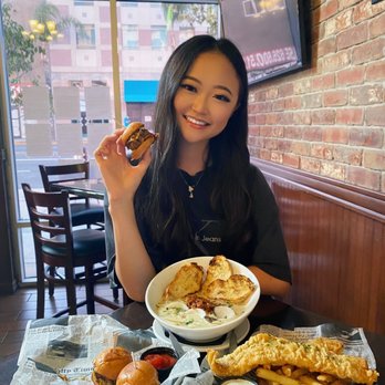 Limericks Tavern - HOW cute are those sliders - New American Near Me - Alhambra, California Limericks Tavern - HOW cute are those sliders - New American Near Me - Alhambra, California