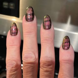 Magic Nails & Spa - Magnetic nail design