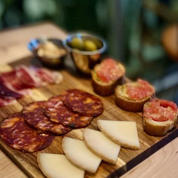Serrano Restaurant - The board - Spanish Near Me - Los Angeles, California Serrano Restaurant - The board - Spanish Near Me - Los Angeles, California