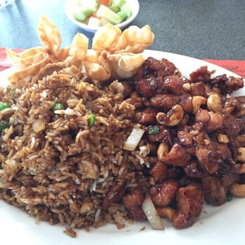 Sichuan Gourmet - Chicken cashew lunch special - Szechuan Near Me - Framingham, Massachusetts
