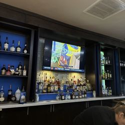 Frequency Restaurant & Lounge - Bar TV