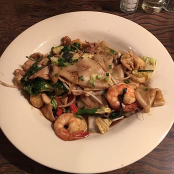 Water Lily Cafe - Drunken Noodles... DELICIOUS! - Thai Near Me - Cheektowaga, New York