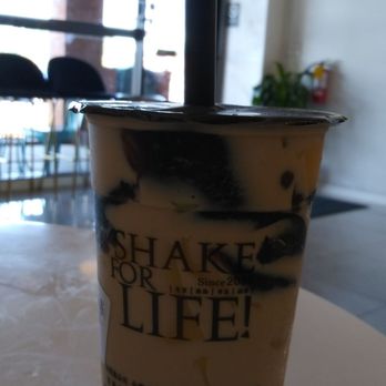 Ding Tea Duluth - Hokkaido Oolong Milk Tea tastes like Toffee Candy.. Got it with Egg Pudding, Grass Jelly and Golden Boba Balls. Size: Large - Coffee & Tea Near Me - Duluth, Georgia