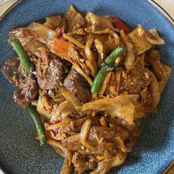 Chomp Chomp Thai kitchen - Drunken Noodle - Thai Near Me - New York, New York