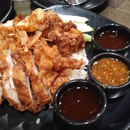 Fried chicken over ginger rice, so yummy with sauces.