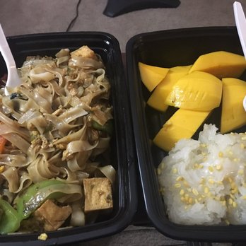 Blue Elephant - Drunken noodle with tofu and mango sticky rice - Thai Near Me - Bakersfield, California