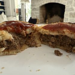 Sheila's Aussie Bakery - Pepper steak pie, awesome gravy mix and flaky pastry!