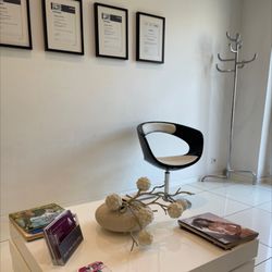 Zahnärztin Fereshteh Omidbakhsh - Wartezimmer