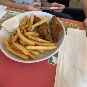 Flo's Country Cafe - American Near Me - Cherry Valley, California