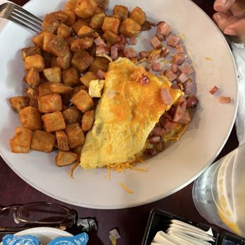 Scotts Diner - Ham omelet with country potatoes - Diners Near Me - Merced, California