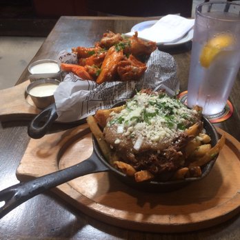 Barrelhouse 101 - Short Rib Poutine , Hot Wings - American Near Me - Ventura, California
