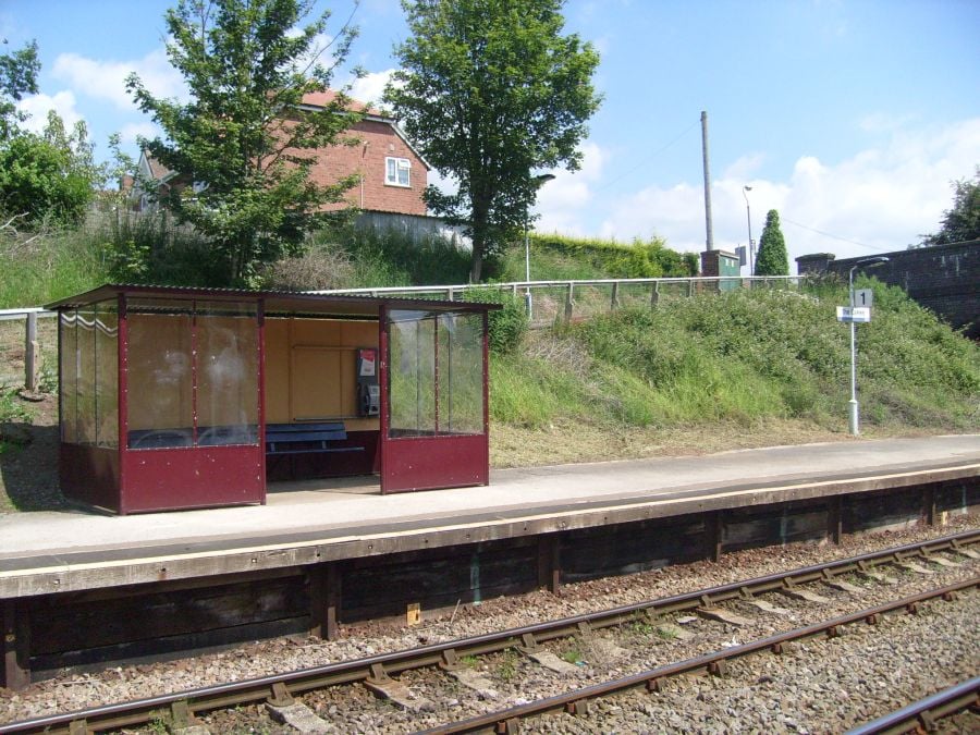 THE LAKES RAILWAY STATION Updated August 2024 Earlswood