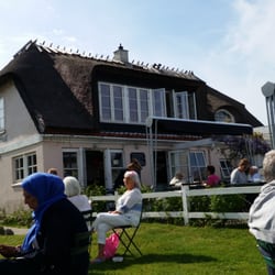 Cafe Rosenhuset - Hyggeligt ved stranden. Skøn udsigt