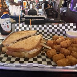 The Swig Bar - Food and beer