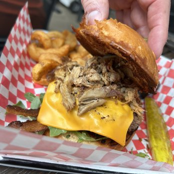 Libby’s Southern Comfort - The Willy Burger - Southern Near Me - Covington, Kentucky