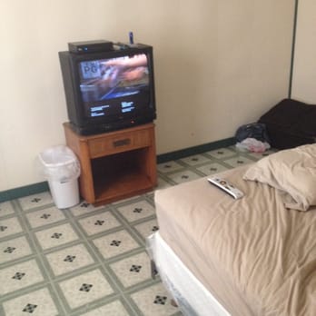 Kent's Motel - Small old tv - Hotels Near Me - Pauls Valley, Oklahoma
