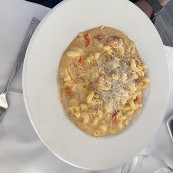 Spinners Rooftop Grille - Lobster Mac & cheese - Lounges Near Me - St. Pete Beach, Florida