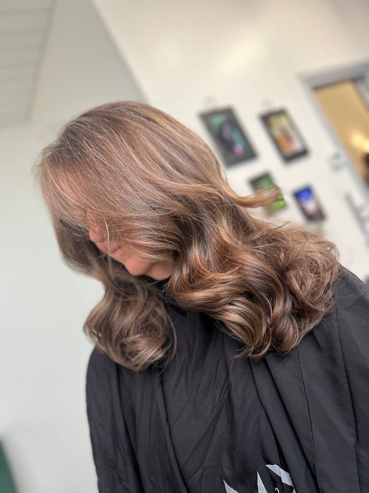 K&M Hair Lounge Logo