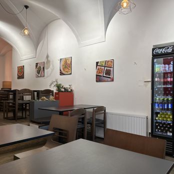 Chen's - Indoor seating - Chinese Near Me - Vienna, 9