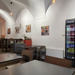 Chen's - Indoor seating