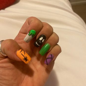 7 Nail Spa - Left hand - Nail Salons Near Me - Santa Rosa, California