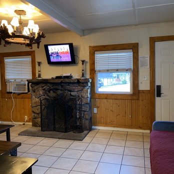 Bear Creek Resort - Cabin #20 - Guest Houses Near Me - Big Bear Lake, California Bear Creek Resort - Cabin #20 - Guest Houses Near Me - Big Bear Lake, California