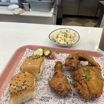 Honeymoon Chicken - 3pc Combo Mac and Cheese - Chicken Shop Near Me - Washington, DC, District of Columbia Honeymoon Chicken - 3pc Combo Mac and Cheese - Chicken Shop Near Me - Washington, DC, District of Columbia