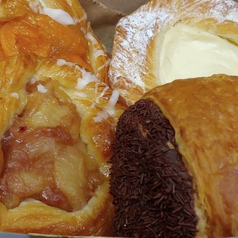 Woodside Bakery & Cafe - Bakeries Near Me - Menlo Park, California