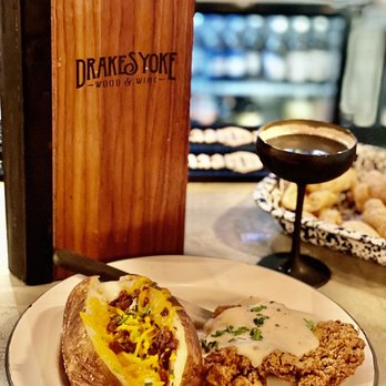 Drake's Yoke - Chicken Fried Steak - Southern Near Me - Willow Park, Texas