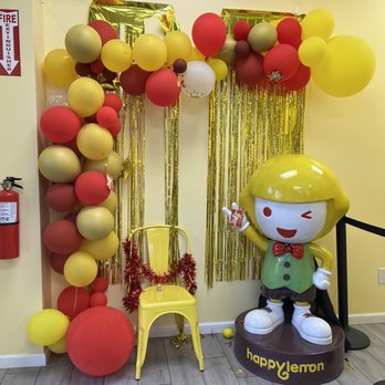 Happy Lemon - Lunar New Year 2022 decor inside Happy Lemon - Bubble Tea Near Me - San Jose, California Happy Lemon - Lunar New Year 2022 decor inside Happy Lemon - Bubble Tea Near Me - San Jose, California