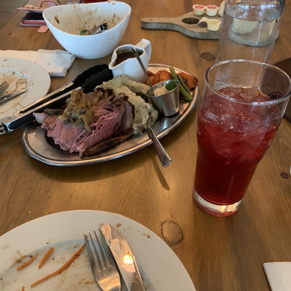 Elmhirst's Resort - Roast beef - Resorts Near Me - Keene, Ontario