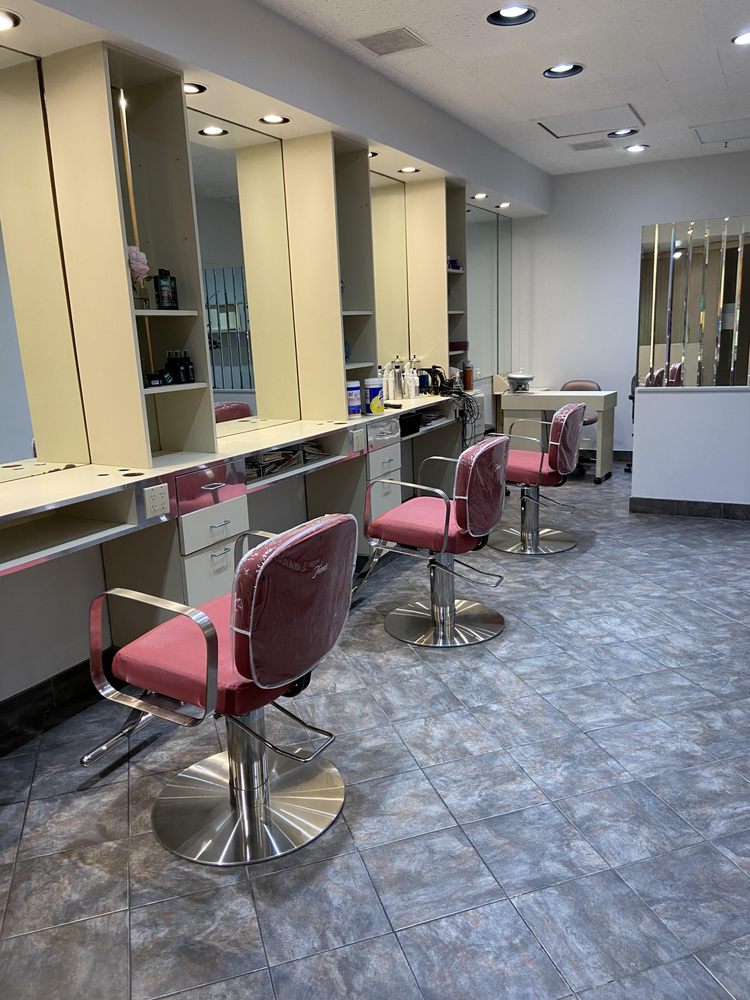 Revivance Hair Salon Logo