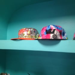 Amarillo Retro - Tienen una gran cantidad de diseños de gorras.