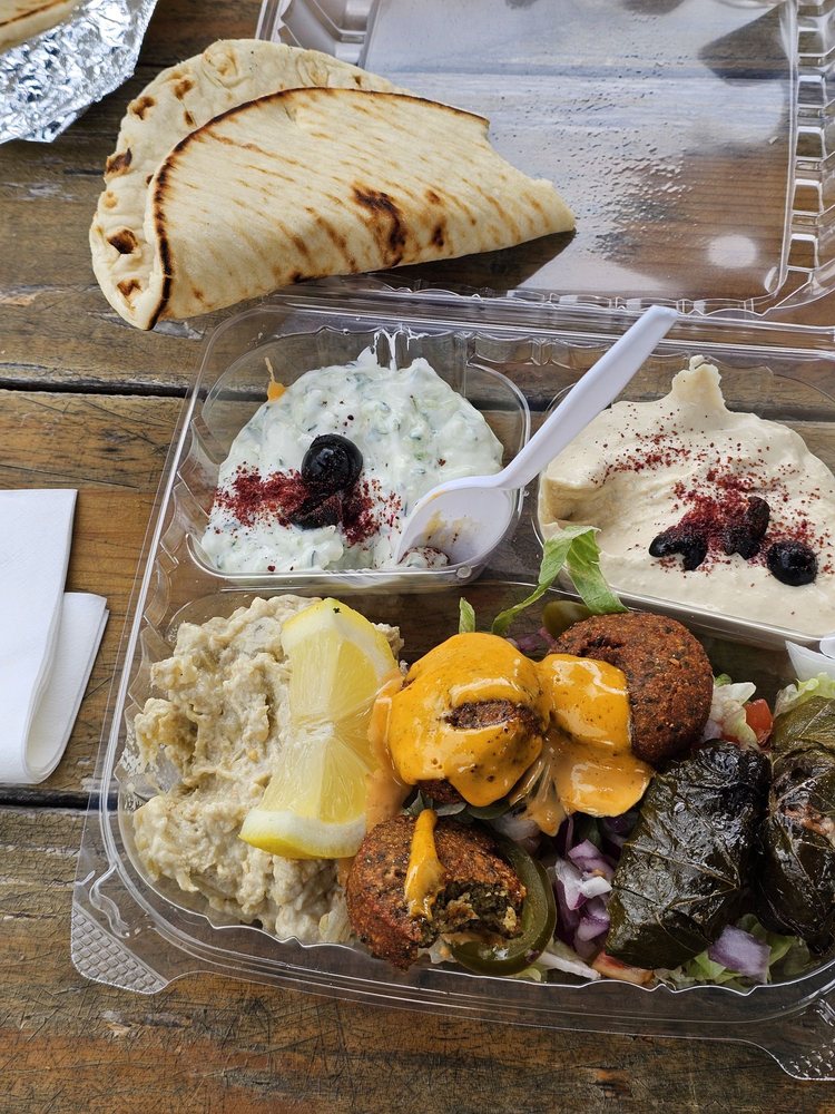 Farmhouse Carts Logo