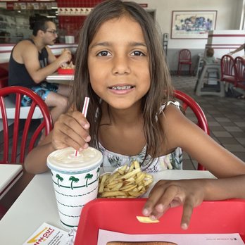 In-N-Out Burger - Fast Food Near Me - Temecula, California