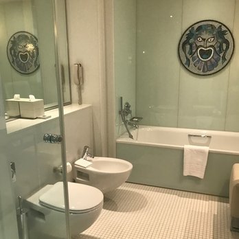 Villa Kennedy - bathroom - Hotels Near Me - Frankfurt, HE Villa Kennedy - bathroom - Hotels Near Me - Frankfurt, HE