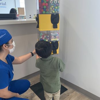 Memorial Children's Dentistry - Warming him into the visit - Pediatric Dentists Near Me - Houston, Texas Memorial Children's Dentistry - Warming him into the visit - Pediatric Dentists Near Me - Houston, Texas