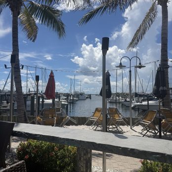 Circles Waterfront at Lands End Marina - Waterfront view - Seafood Near Me - Apollo Beach, Florida