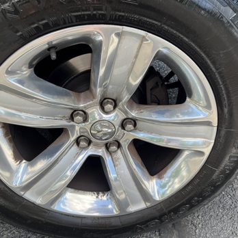 Flagship Carwash - Wheel still dirty - Car Wash Near Me - Leesburg, Virginia