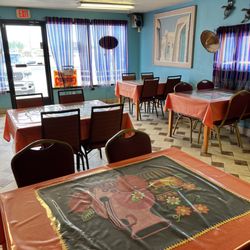 Burritos Y Mas - Dining area.
