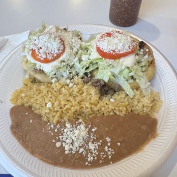 El Rincon Restaurant - Sopes Combo - Salvadoran Near Me - Sparks, Nevada