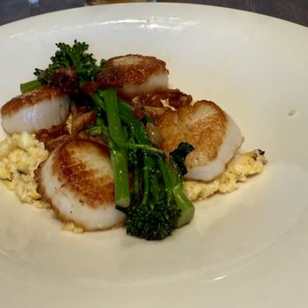The Bridgewater Modern Grill - Scallops with corn grits, rapini, and bacon marmalade - Desserts Near Me - Milwaukee, Wisconsin The Bridgewater Modern Grill - Scallops with corn grits, rapini, and bacon marmalade - Desserts Near Me - Milwaukee, Wisconsin
