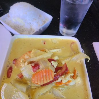 Panya Thai Kitchen - Yellow curry with chicken - Thai Near Me - Escondido, California