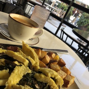 Bobby - Breakfast - Hotels Near Me - Nashville, Tennessee